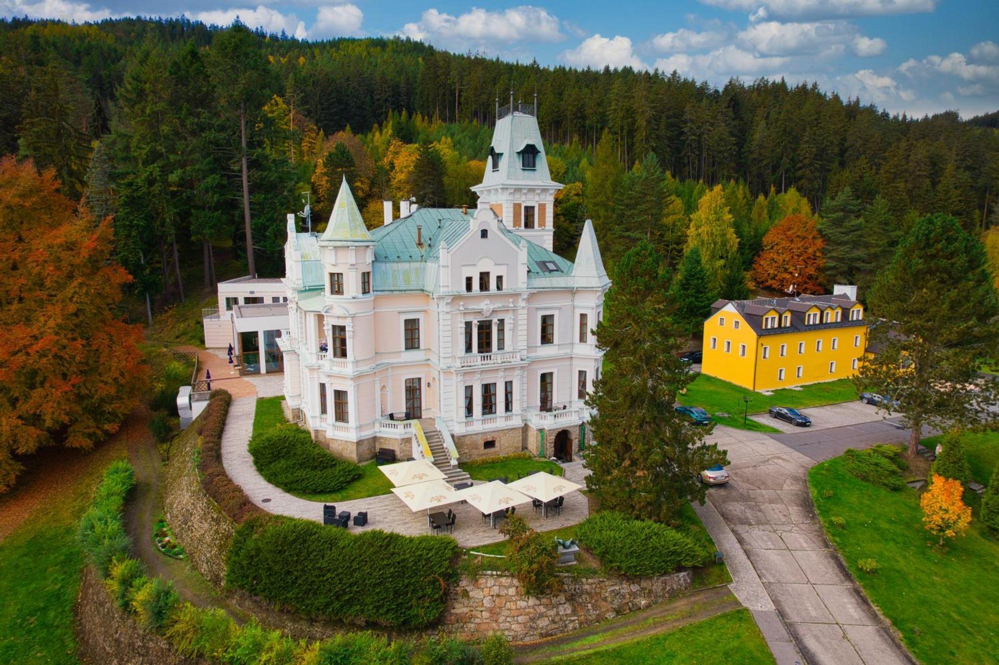 Hotel U Zamecku Cihelny 카를로비바리 외부 사진