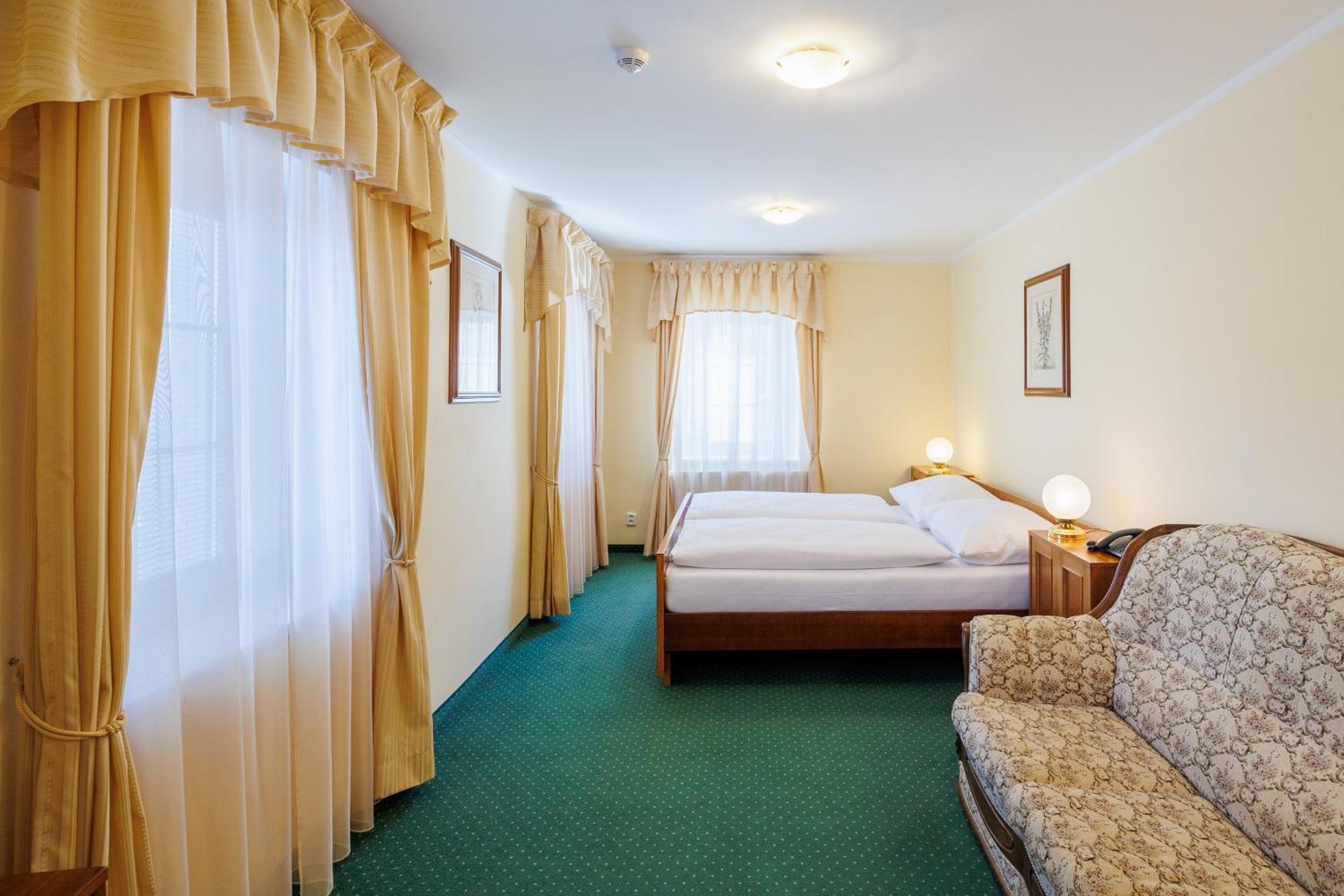Hotel U Zamecku Cihelny 카를로비바리 외부 사진